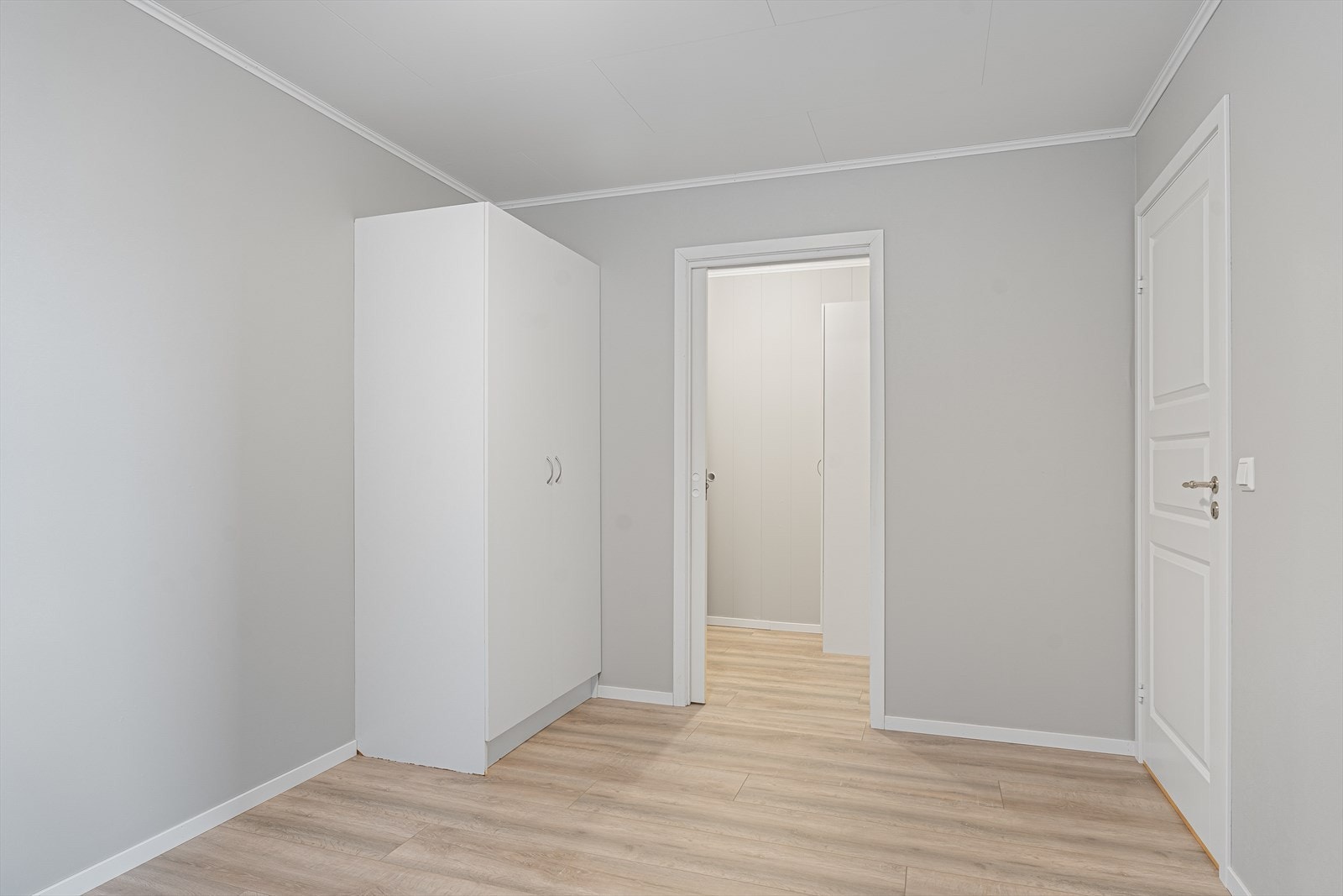 Leiligheten har totalt to soverom av god størrelse - hovedsoverommet har også egen walk-in-closet med masse oppbevaringsplass Galleribilde