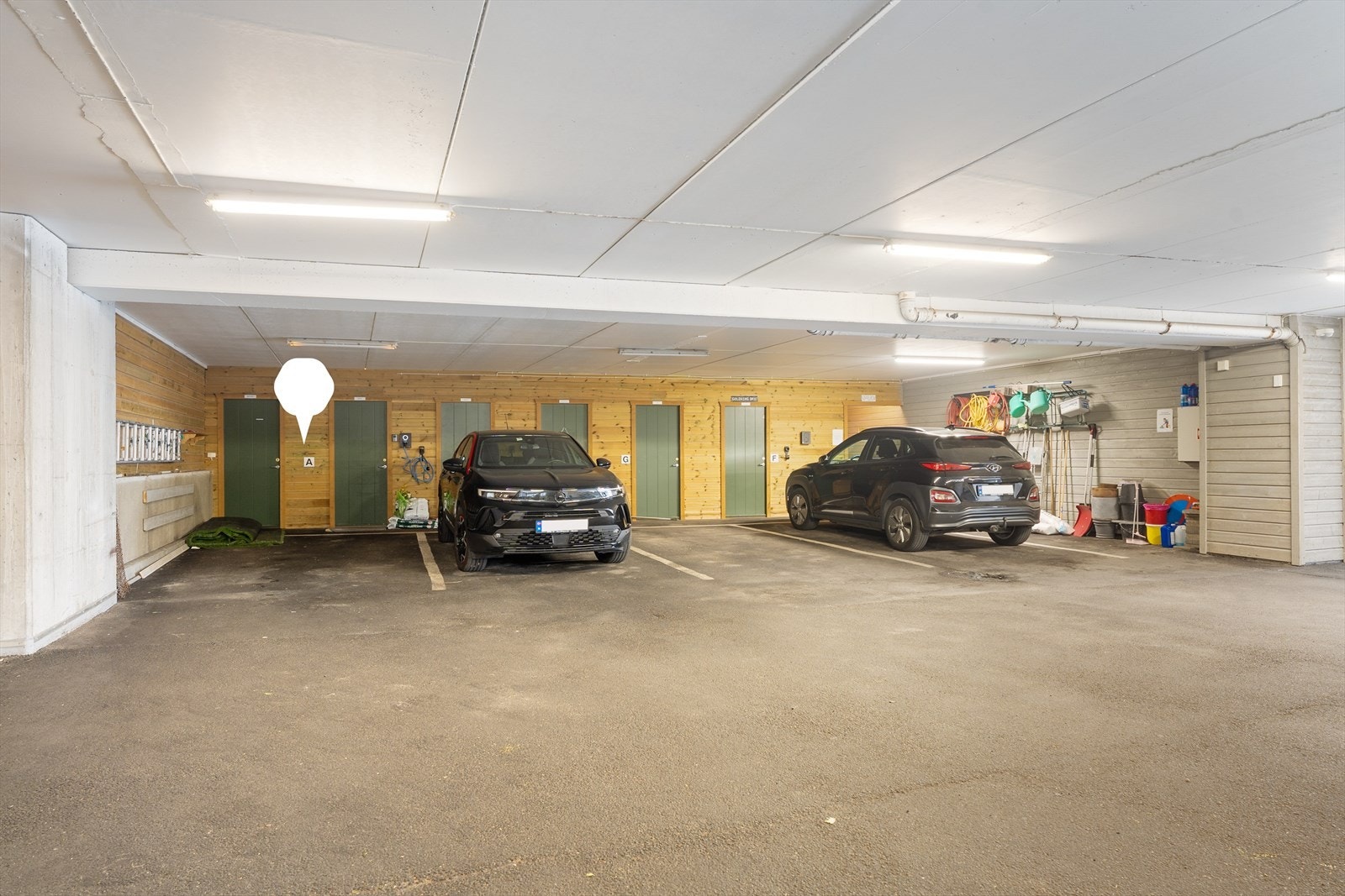 Det medfølger en garasjeplass og bod i lukket garasjeanlegg - parkeringsplassen er merket med A Galleribilde