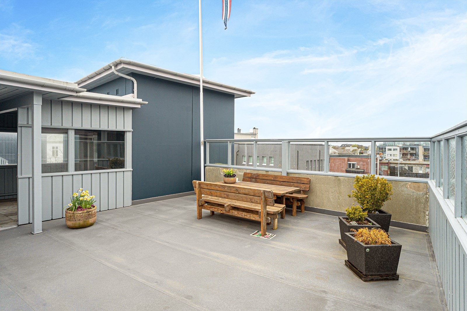 Sameiet har en stor, felles takterrasse som fritt kan benyttes av alle beboere Galleribilde
