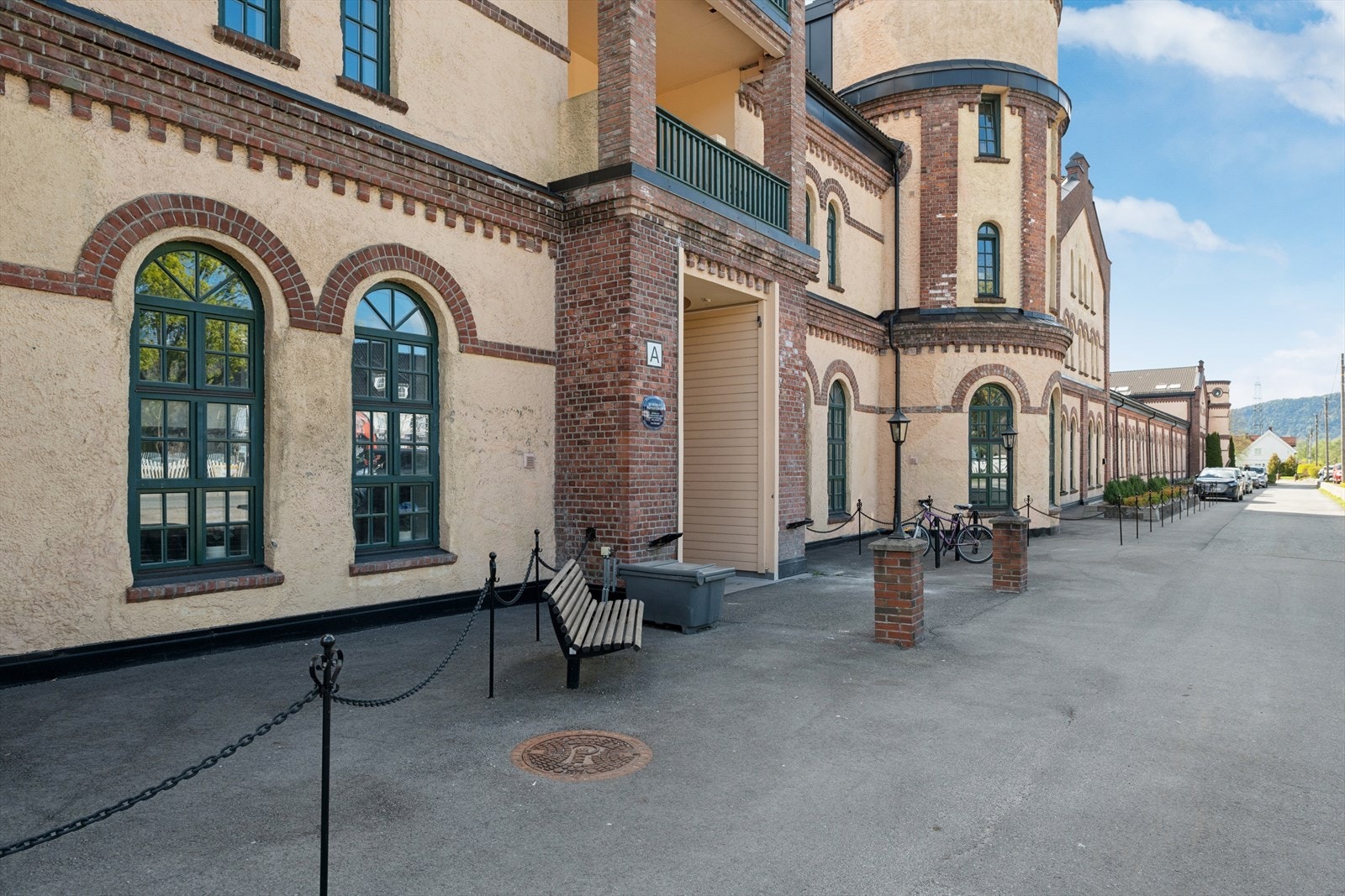 Eiendommen er en del av Sameiet Phønix, et veldrevet sameie hvor utvendig vedlikehold og drenering nylig er utført. Galleribilde