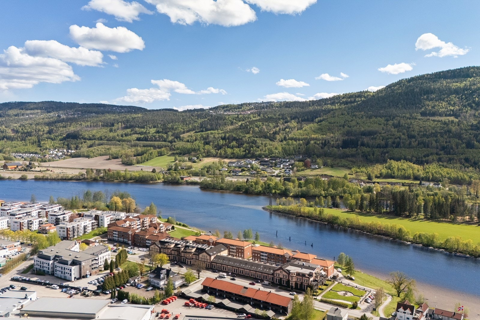 Sameiet har en sentral beliggenhet med enkel tilgang til både sentrum og natur. Galleribilde