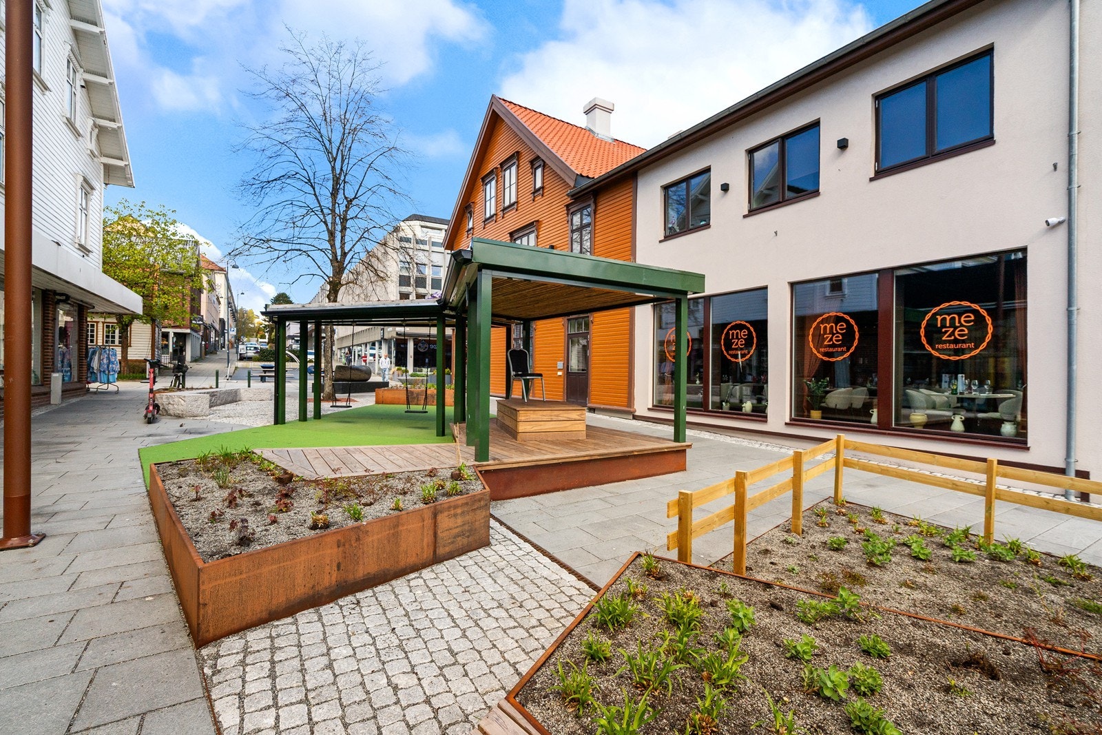 Området rundt eiendommen byr på grønne utearealer og lokal nærhet. Galleribilde