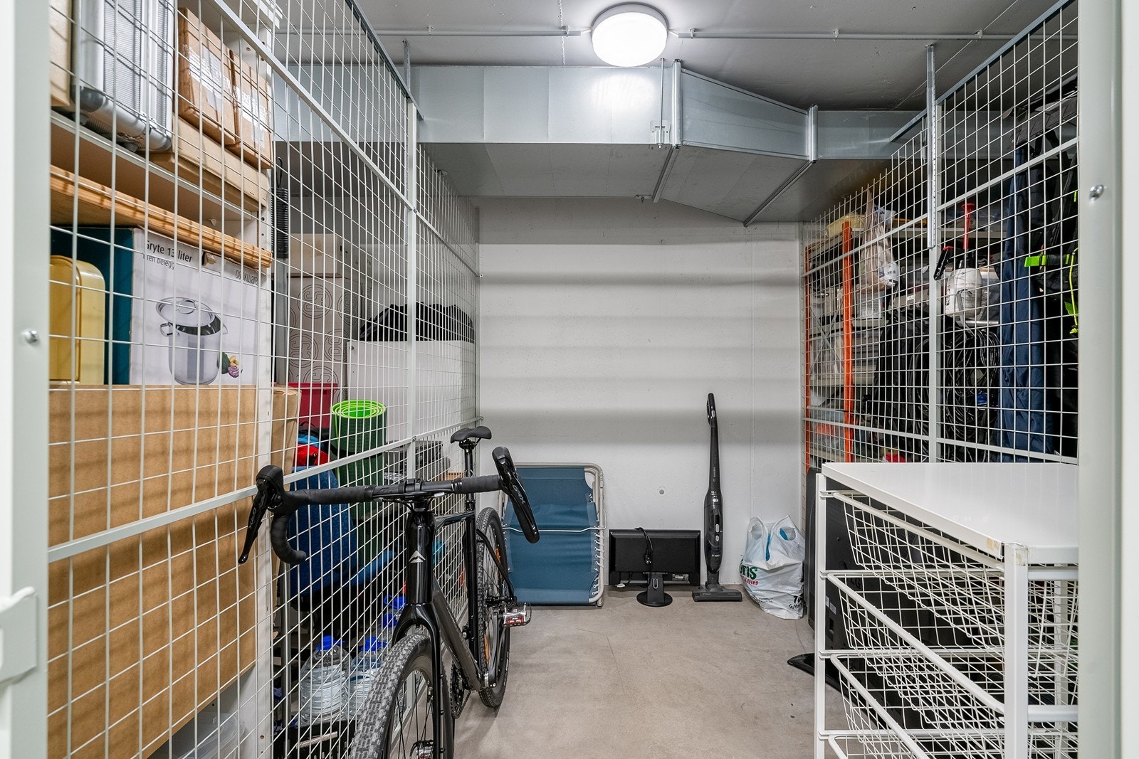 Kjellerboden måler 5,4 m² og gir praktisk oppbevaringsplass. Galleribilde