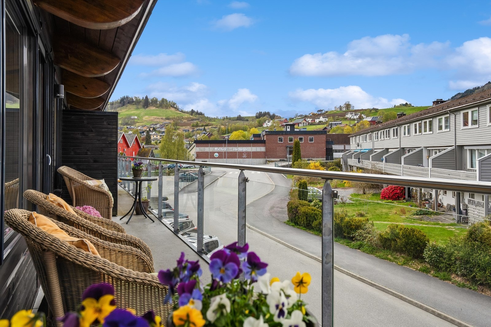 Balkong med utsikt til Torefjell. Galleribilde
