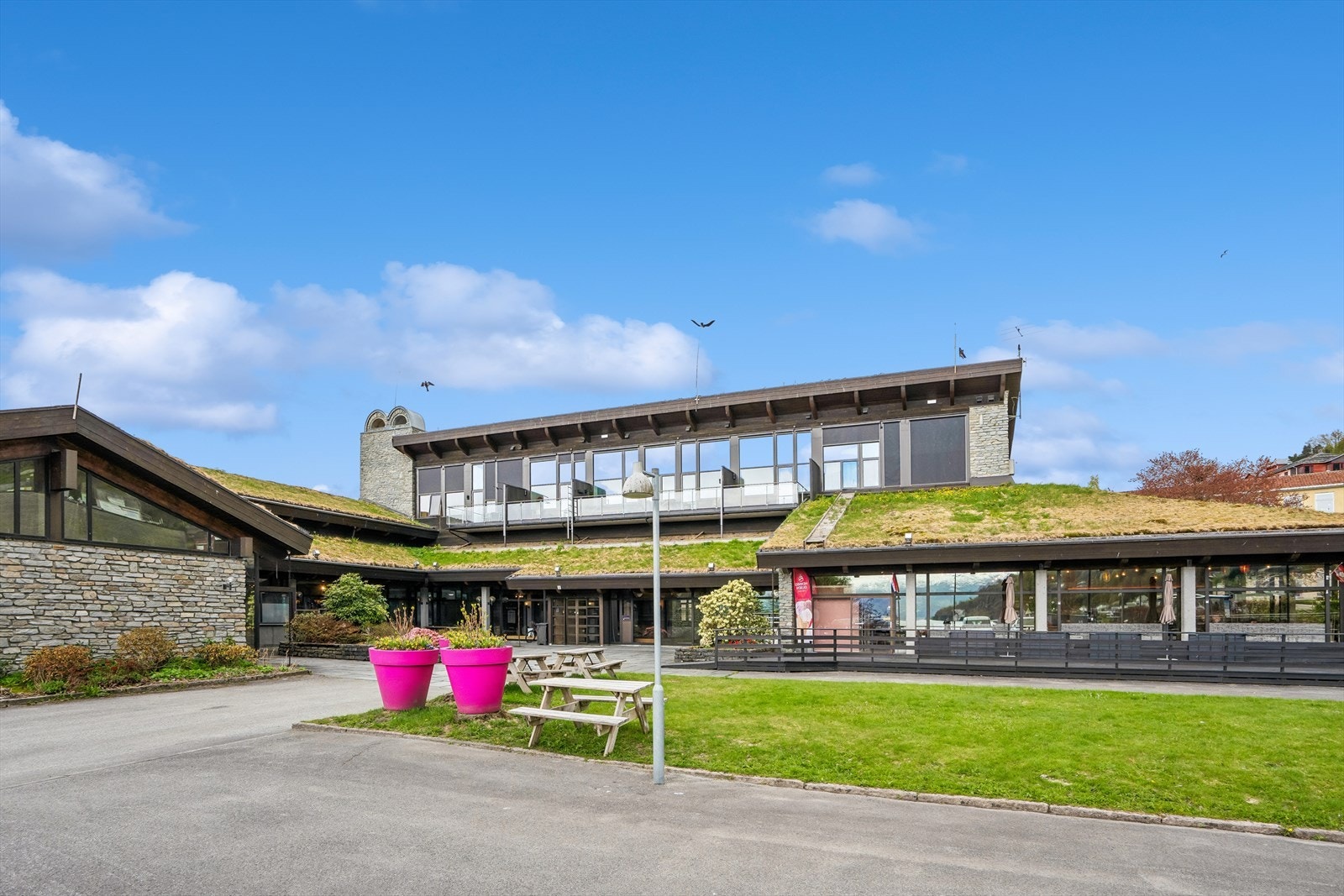 Velkommen til Tunet i Øystese sentrum! Galleribilde