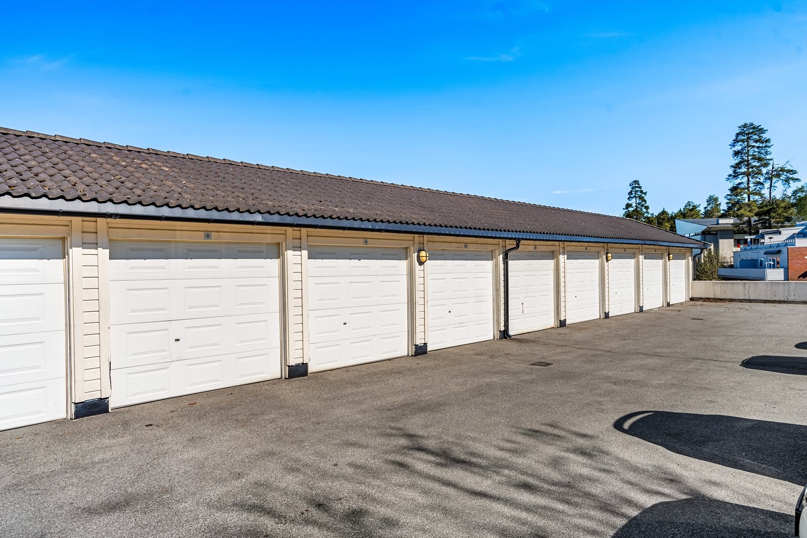 Garasje, med plass nr 12. følger boligen. Galleribilde