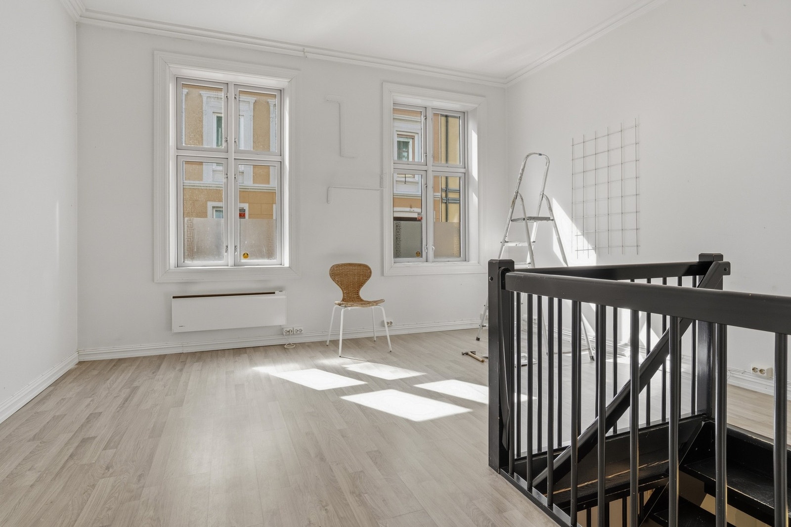Velkommen til en innholdsrik leilighet over to plan med meget sentral beliggenhet på Meyerløkka, ved St. Hanshaugen og Pilestredet Park Galleribilde