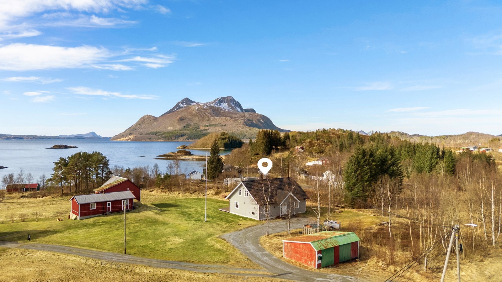 Velkommen til Osa 36 - En flott enebolig oppført i 2009 sentralt på Engavågen. Foto: Silje Karlsen Galleribilde