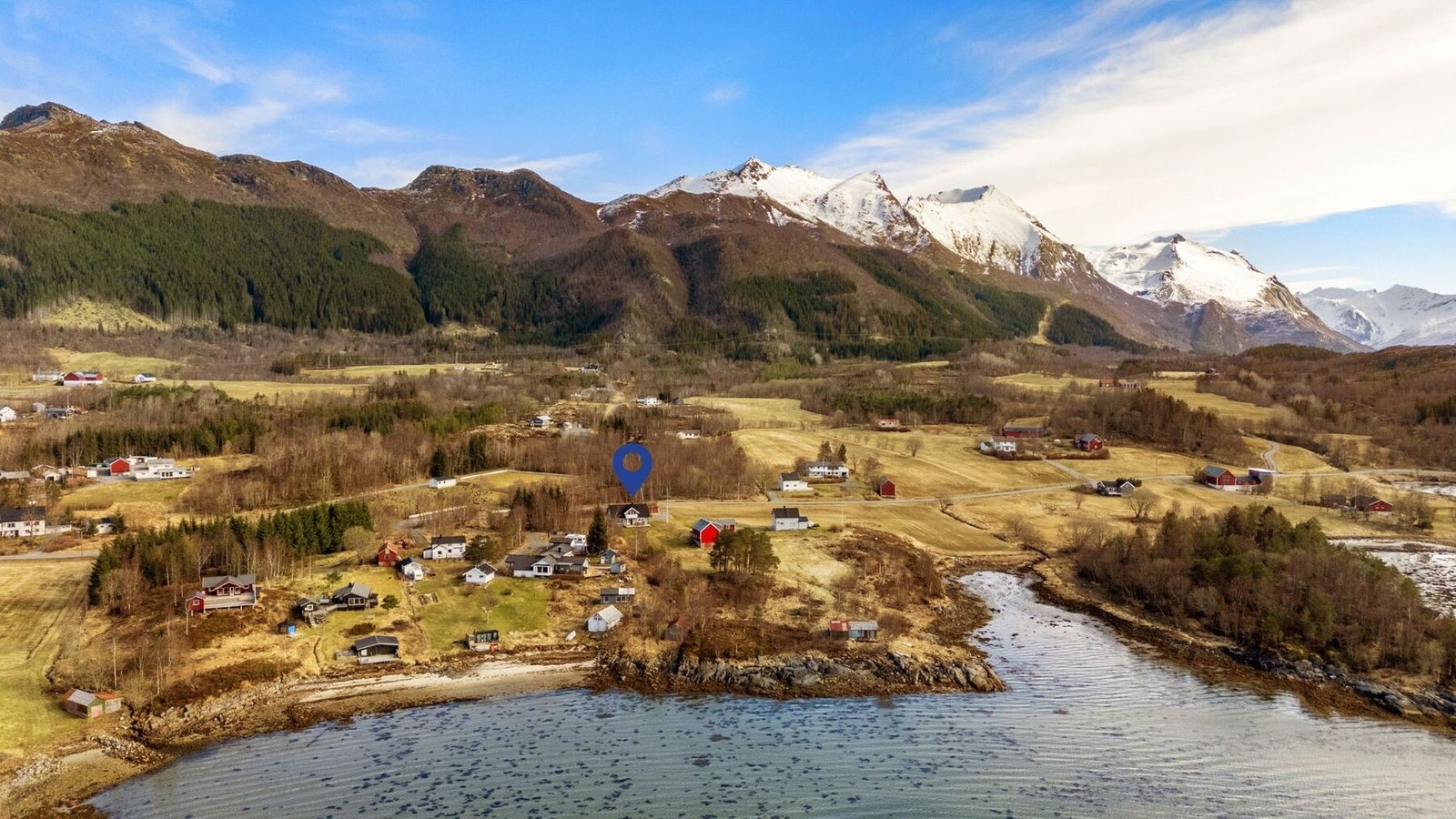 Det er nylig gjennomført oppmåling v/ Meløy kommune - og tomten er målt opp til 1032m². Galleribilde