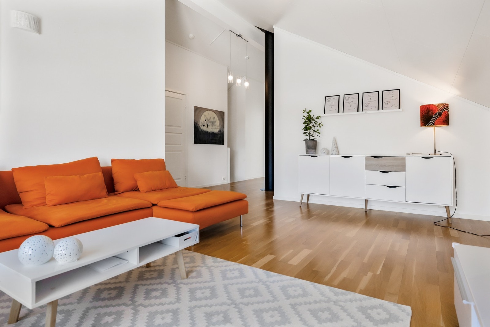Her er det god plass til en sofagruppe, TV og annet ønsket møblement. Galleribilde