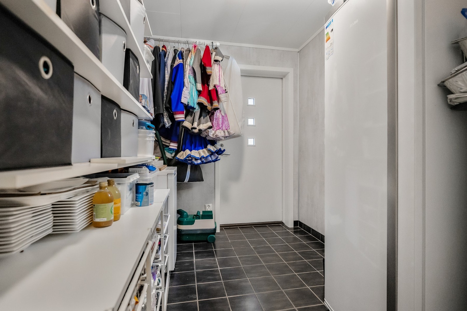 Det er egen utgangsdør på vaskerommet. Galleribilde
