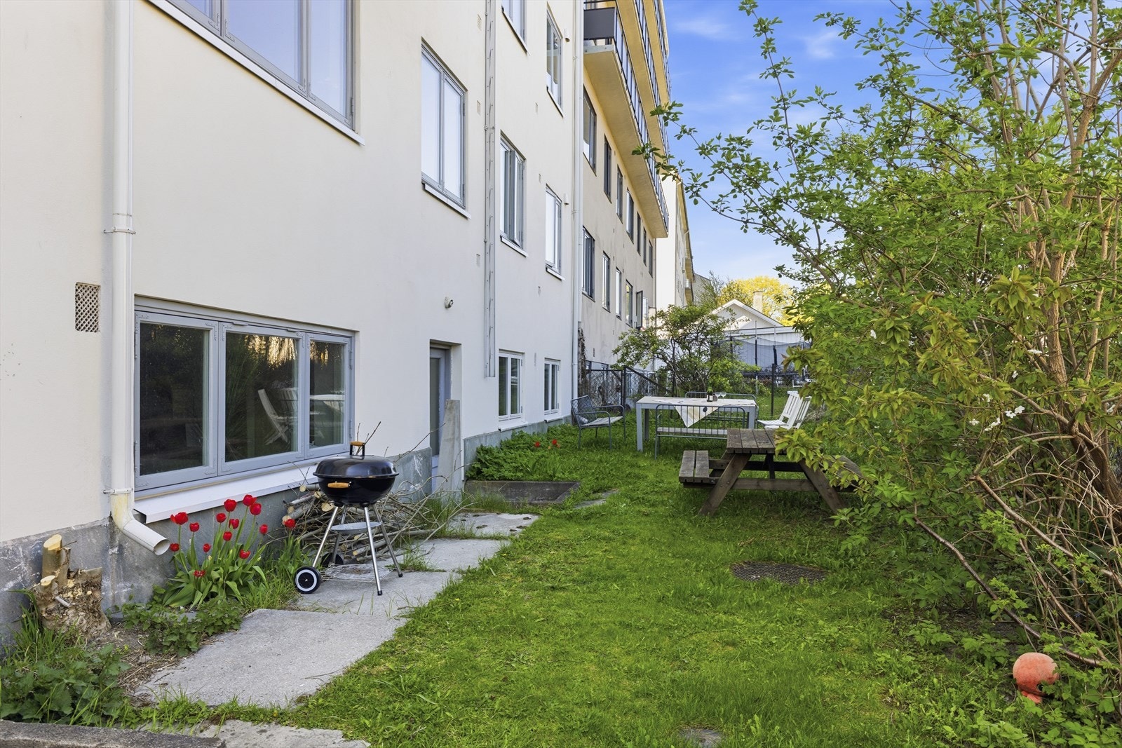 Selger: Mulig å benytte bakgården for sosiale arrangementer. Galleribilde