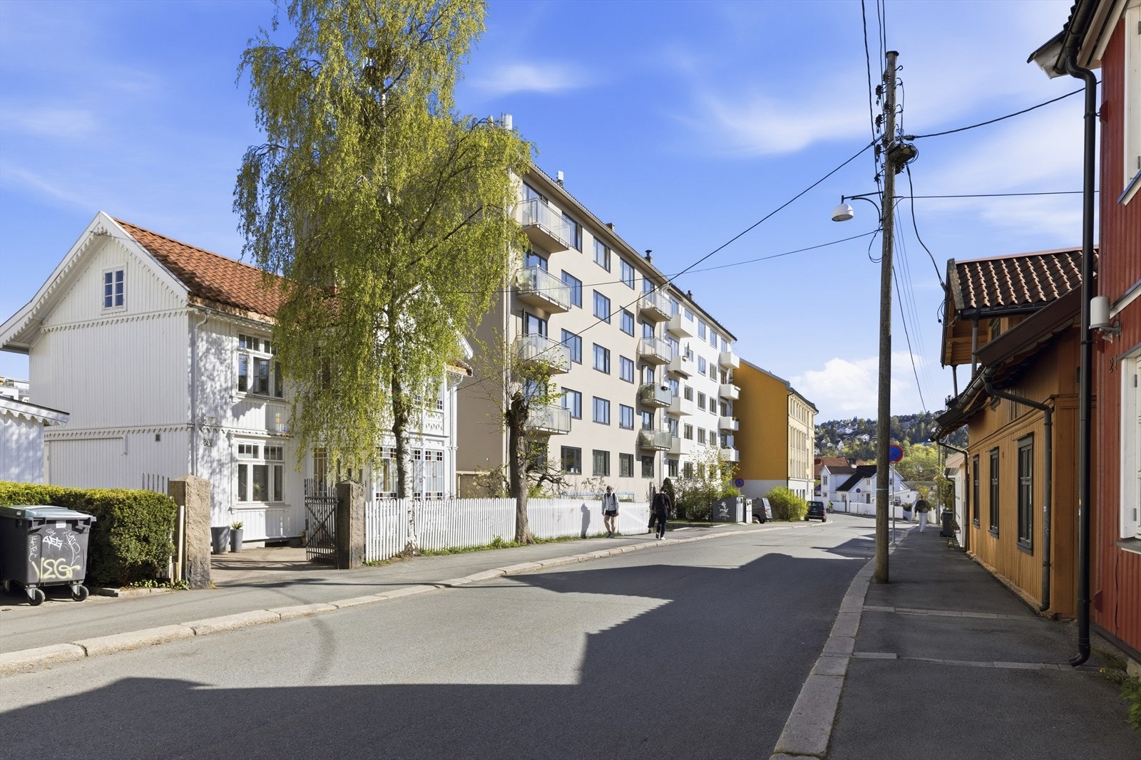 Fasade fra gateplan. Boligen ligger i 3 etasje. Galleribilde