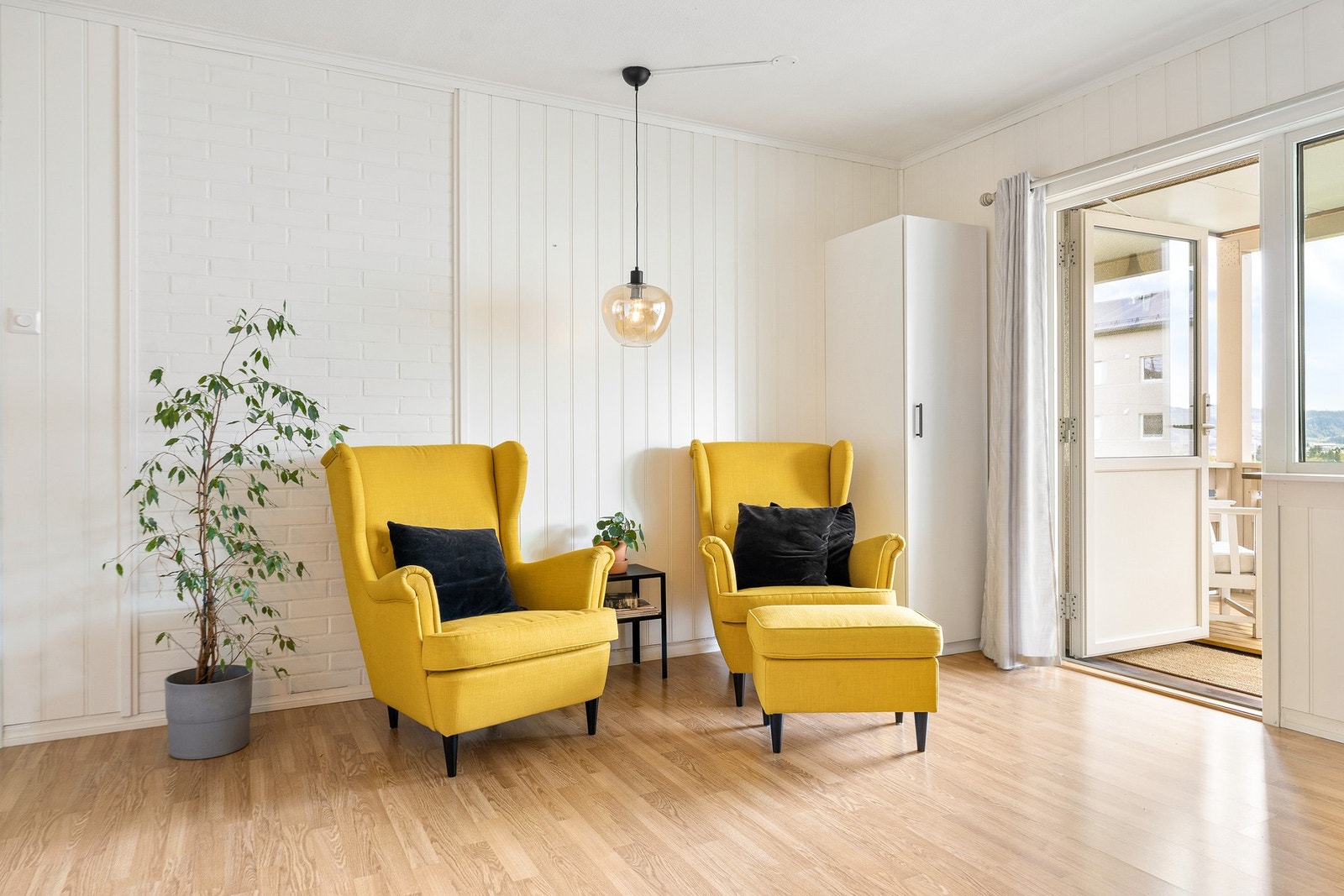 Et hyggelig lounge område, med fin plassering ved utgangen til balkongen. Galleribilde