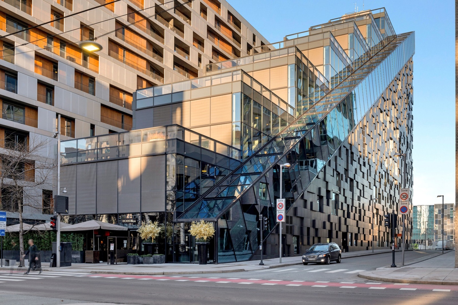 Bjørvika byr på en unik kombinasjon av arkitektur, sjøliv og urbane fasiliteter. Galleribilde