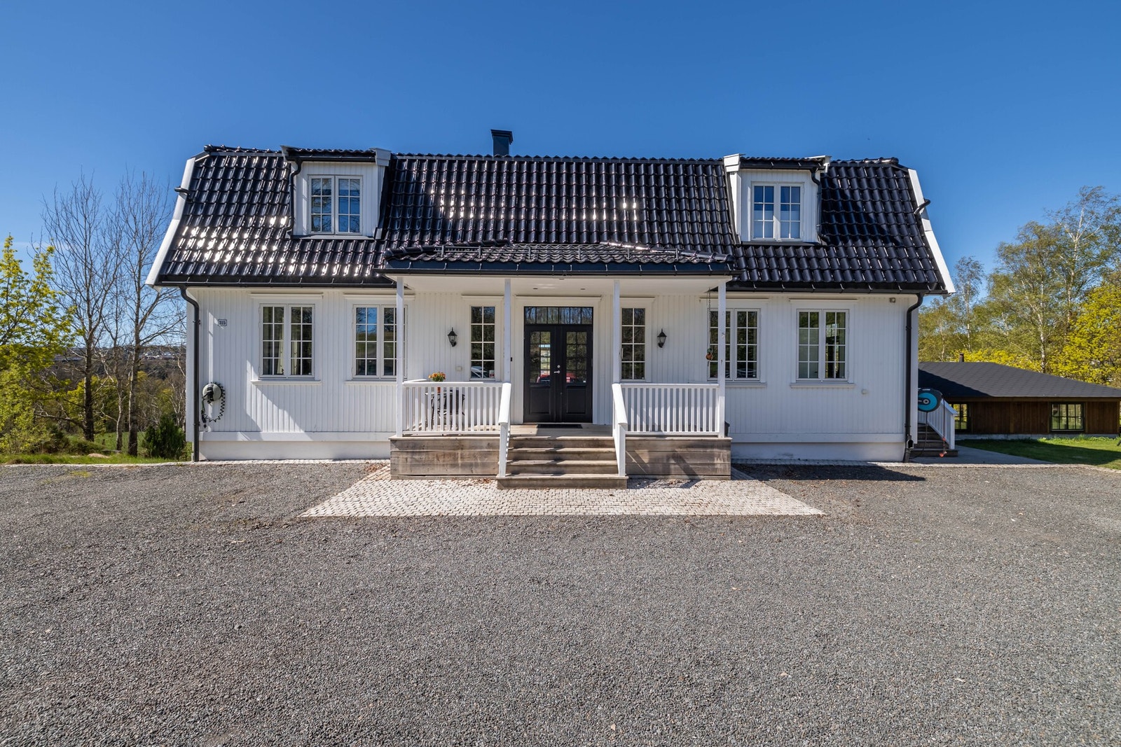 Det herskapelige inngangspartiet skaper et godt førsteinntrykk. Galleribilde