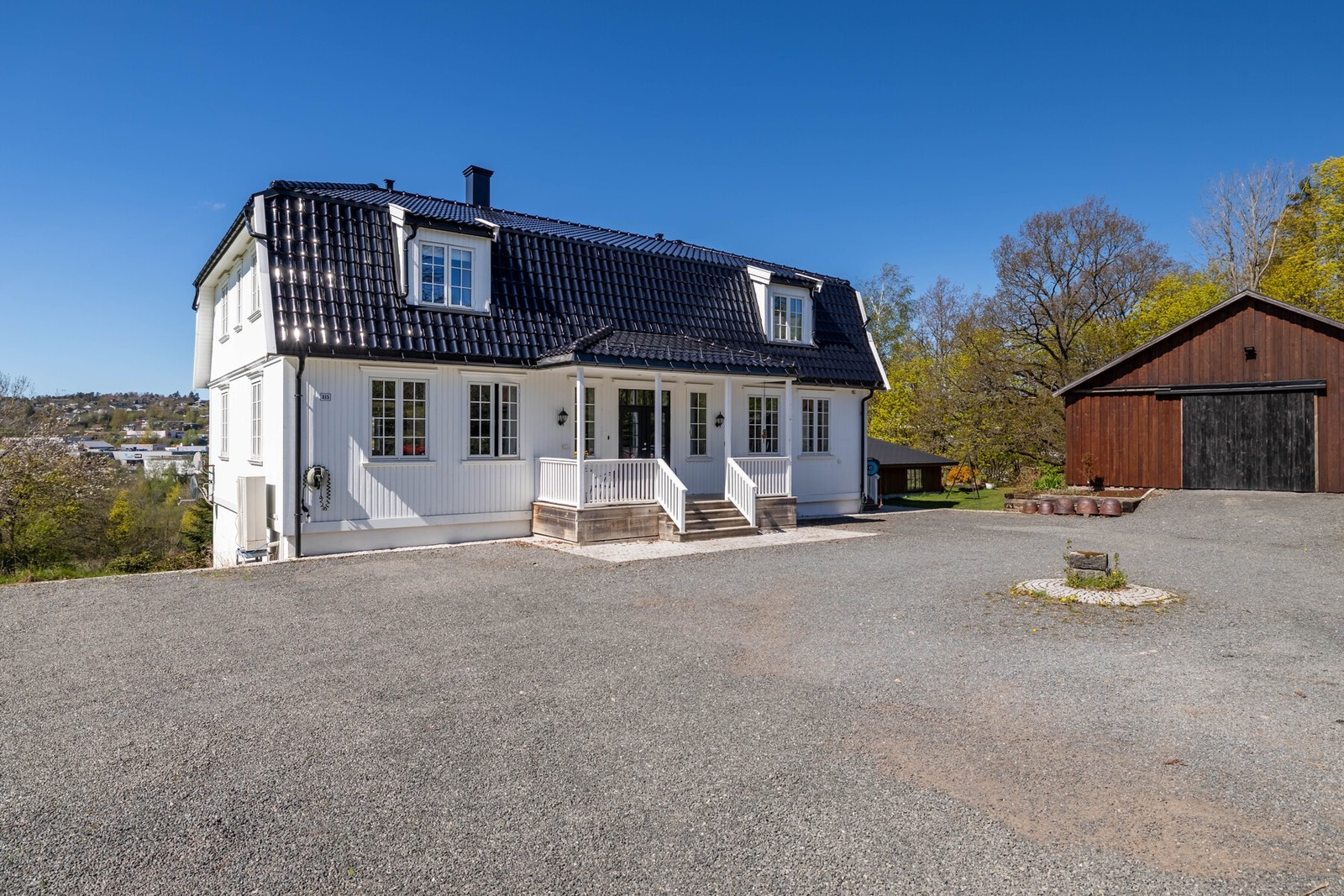 Det er et hyggelig tun som gir småbruksfølelsen. Galleribilde