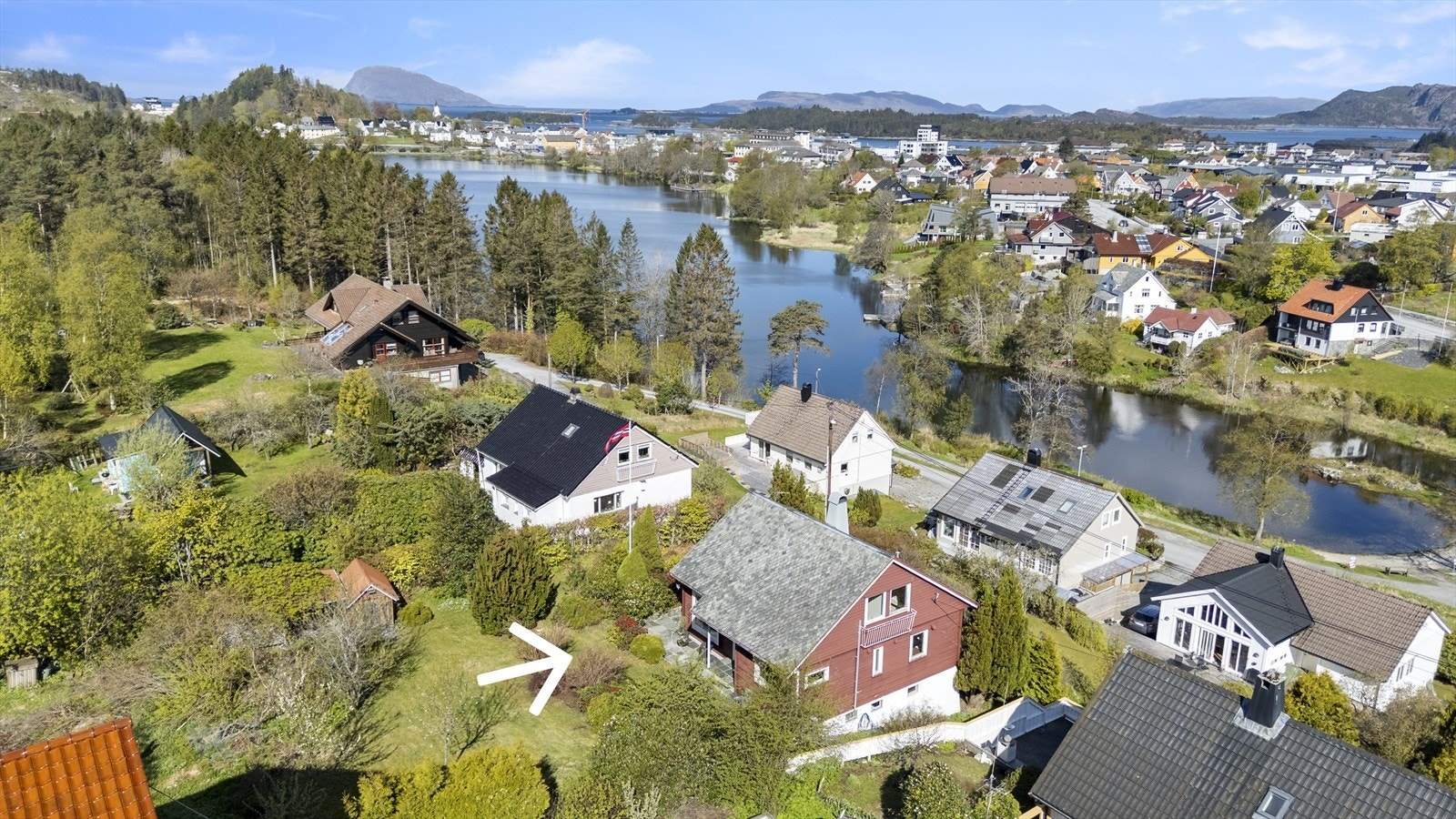 Eiendomsmegler 1 v/ Eline Knapstad har gleda av å presentere Kleiva 19! Foto: Photoevent (Thor-Aage Bolseth Lillestøl) Galleribilde