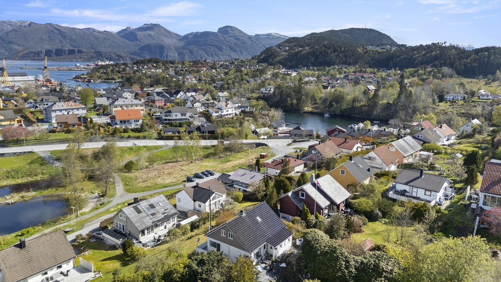 Gangavstand til barnehage, skule, turmoglegheiter og sentrum Galleribilde