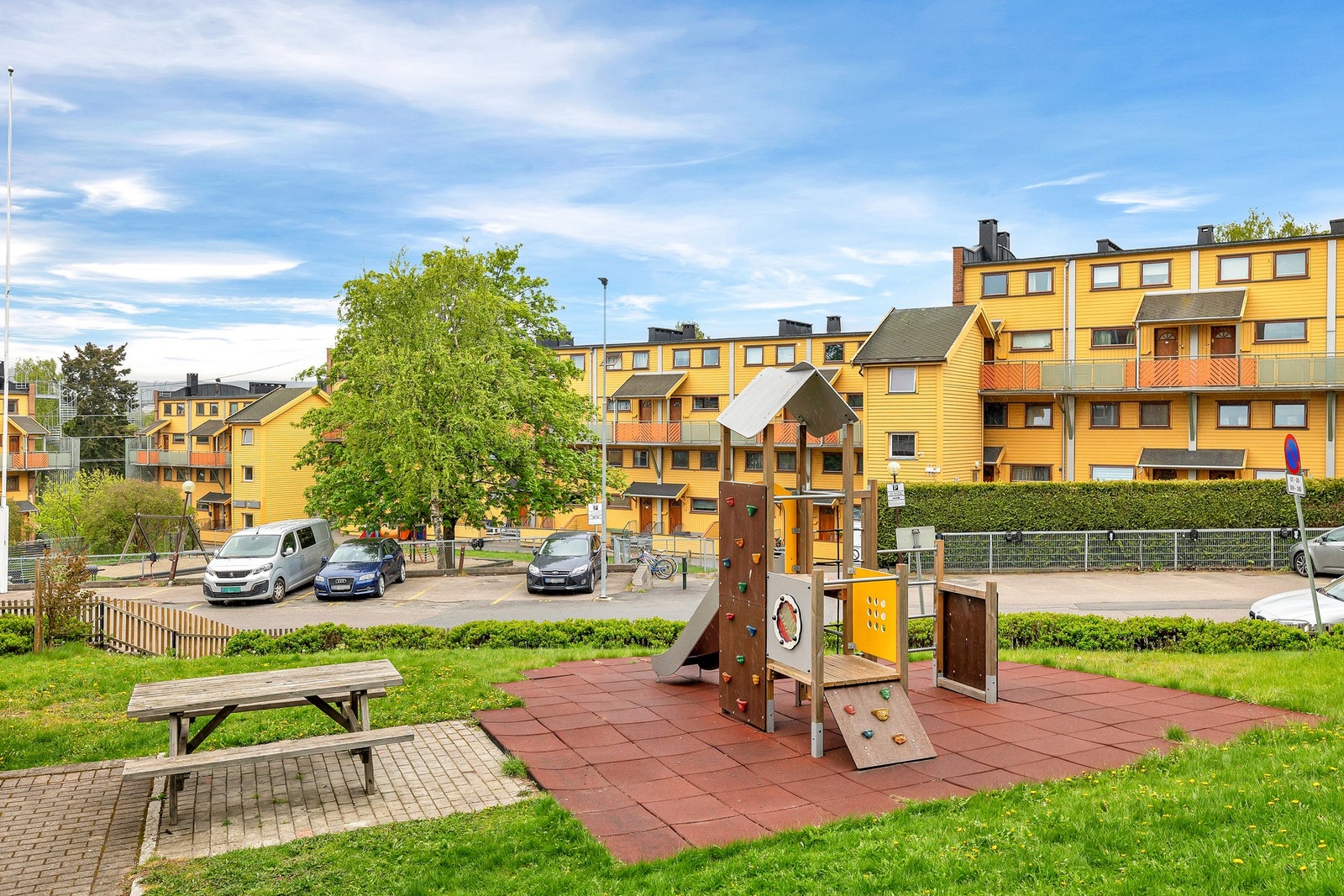 Veitvet ligger utenfor sentrumskjernen, men med det gode kollektivtilbudet er det meste tilgjengelig innenfor korte reisetider. Galleribilde