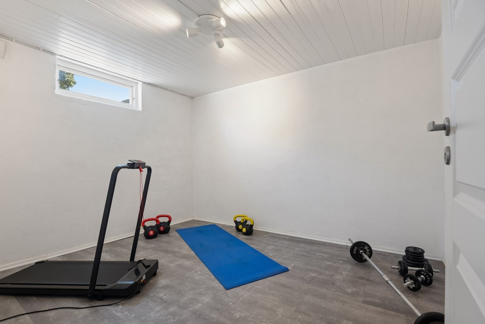 Kjelleren har flere boder og rom med fleksible bruksmuligheter. Galleribilde
