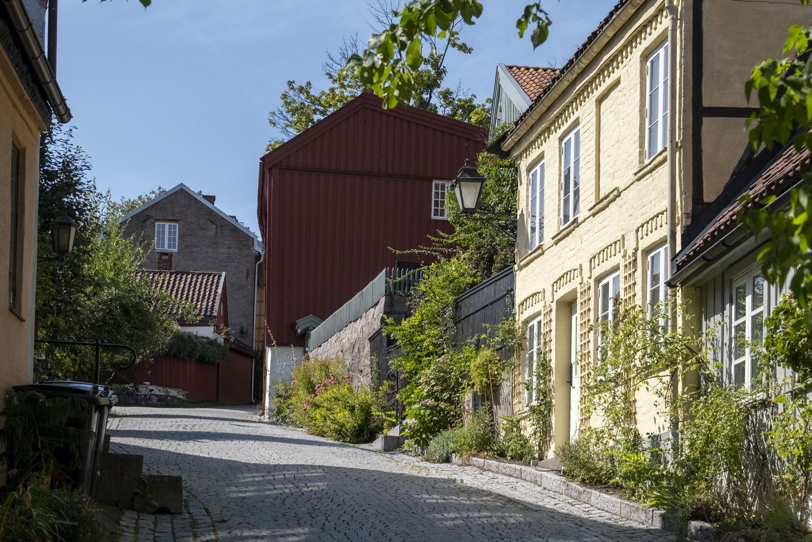 Like i nærheten finner du Damstredet. Damstredet er en av Oslos best bevarte gamle bygater, med trehus fra 1800-tallet og utsikt mot sentrum. Galleribilde