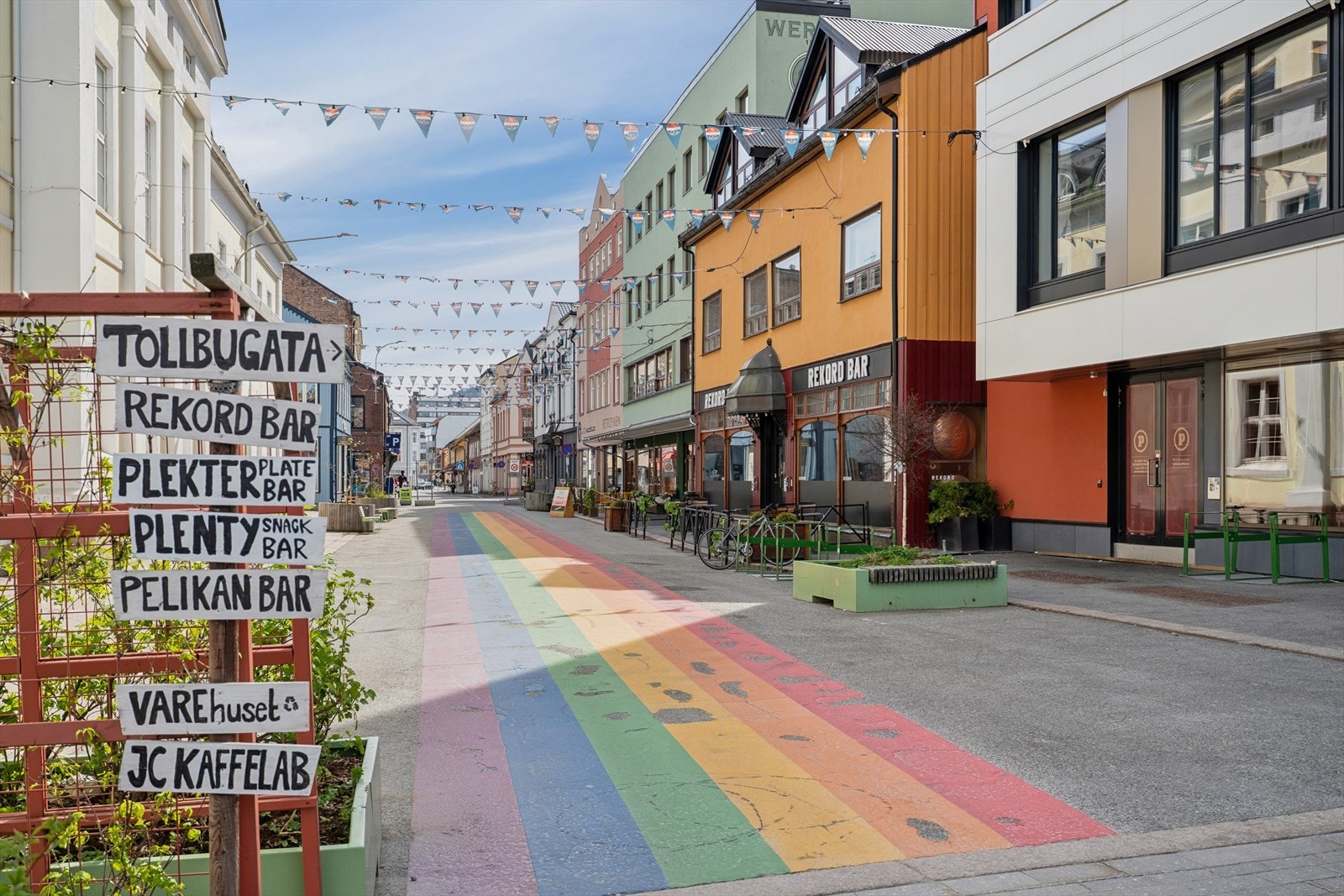 Eiendommen har en svært sentral og attraktiv beliggenhet på Strømsø, med gangavstand til et bredt utvalg av butikker, servicetilbud, caféer og treningssentre Galleribilde