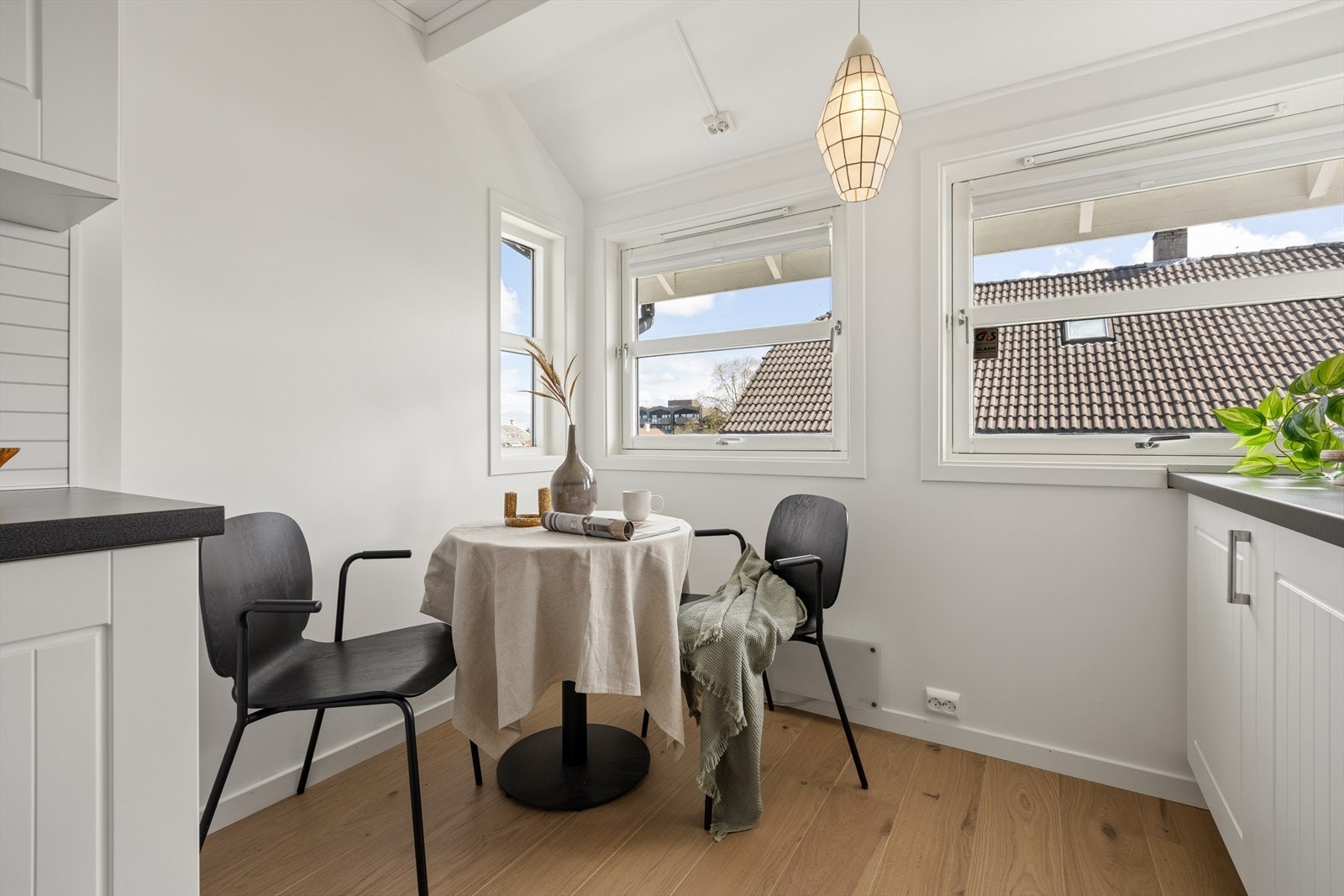 Her får du også plass til et lite spisebord hvor man kan nyte morgenkaffen Galleribilde