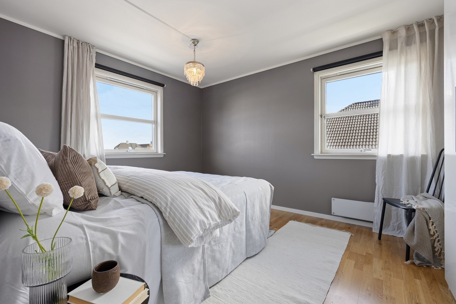 Hovedsoverom med god plass til dobbeltseng og garderobe. Galleribilde
