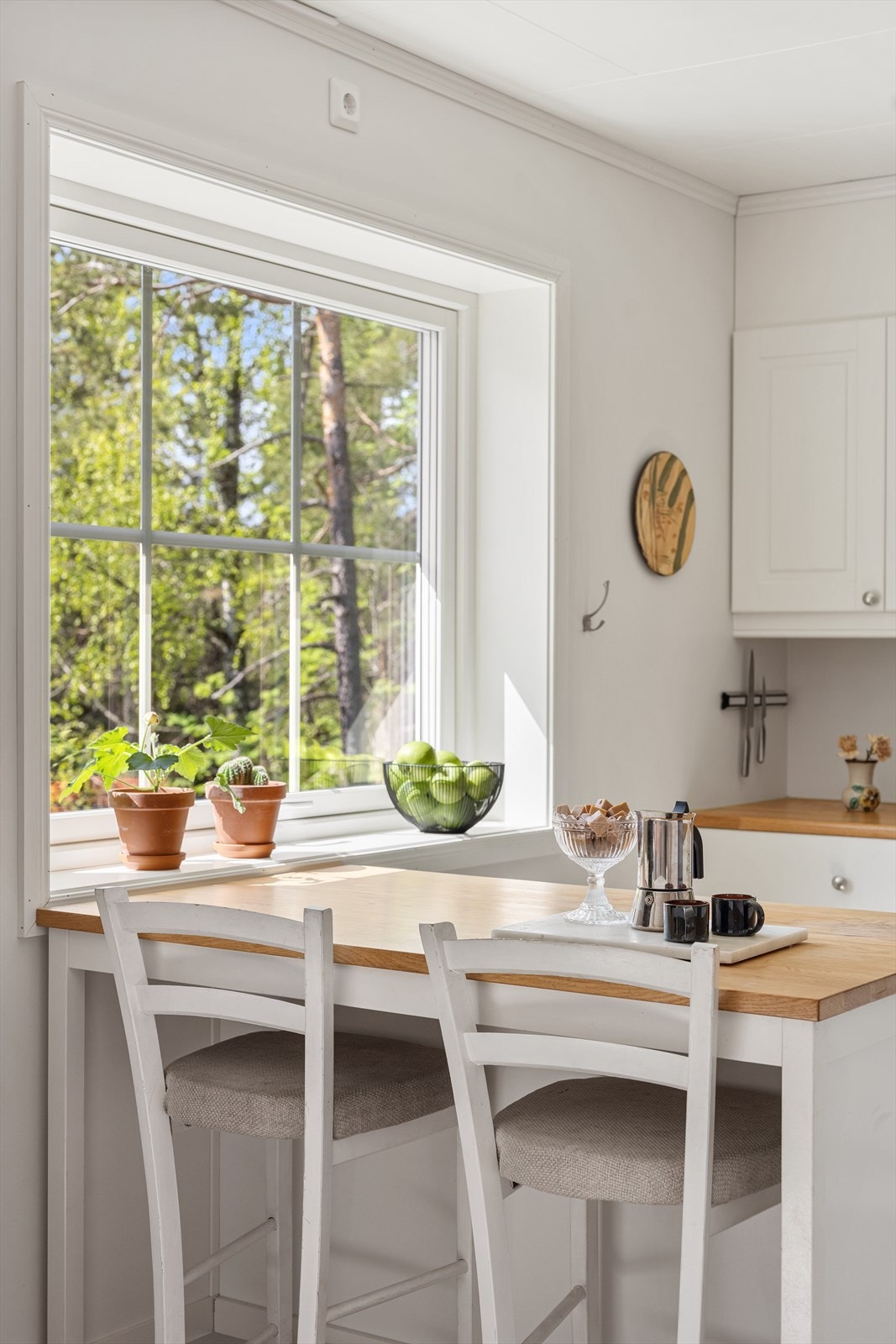 Spiseplassen ved vinduet er perfekt for frokosten. Galleribilde