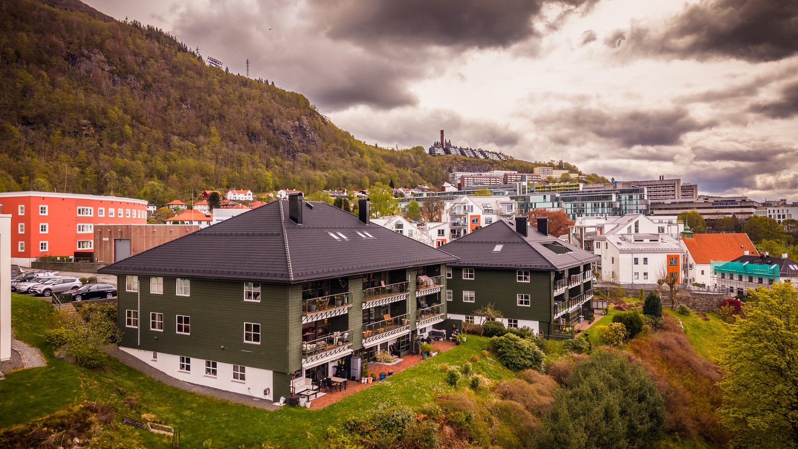 - Leiligheten disponerer også loftsbod samt boder tilknyttet terrassen - Galleribilde