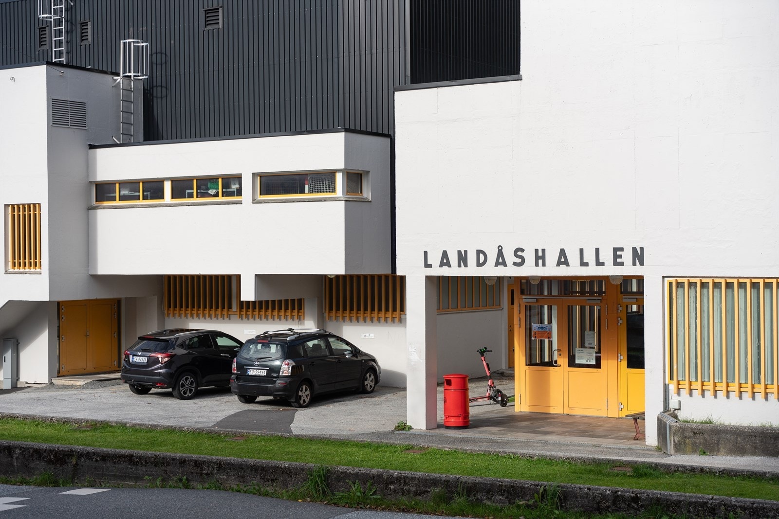 Gangavstand til Landåshallen. Galleribilde