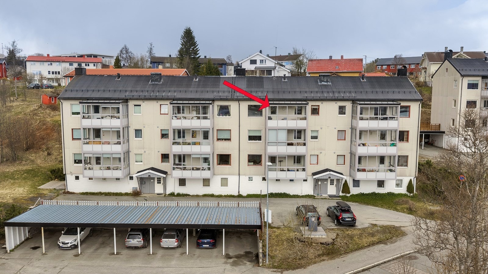 Leiligheten har god intern beliggenhet i toppetasjen av bygget. Galleribilde