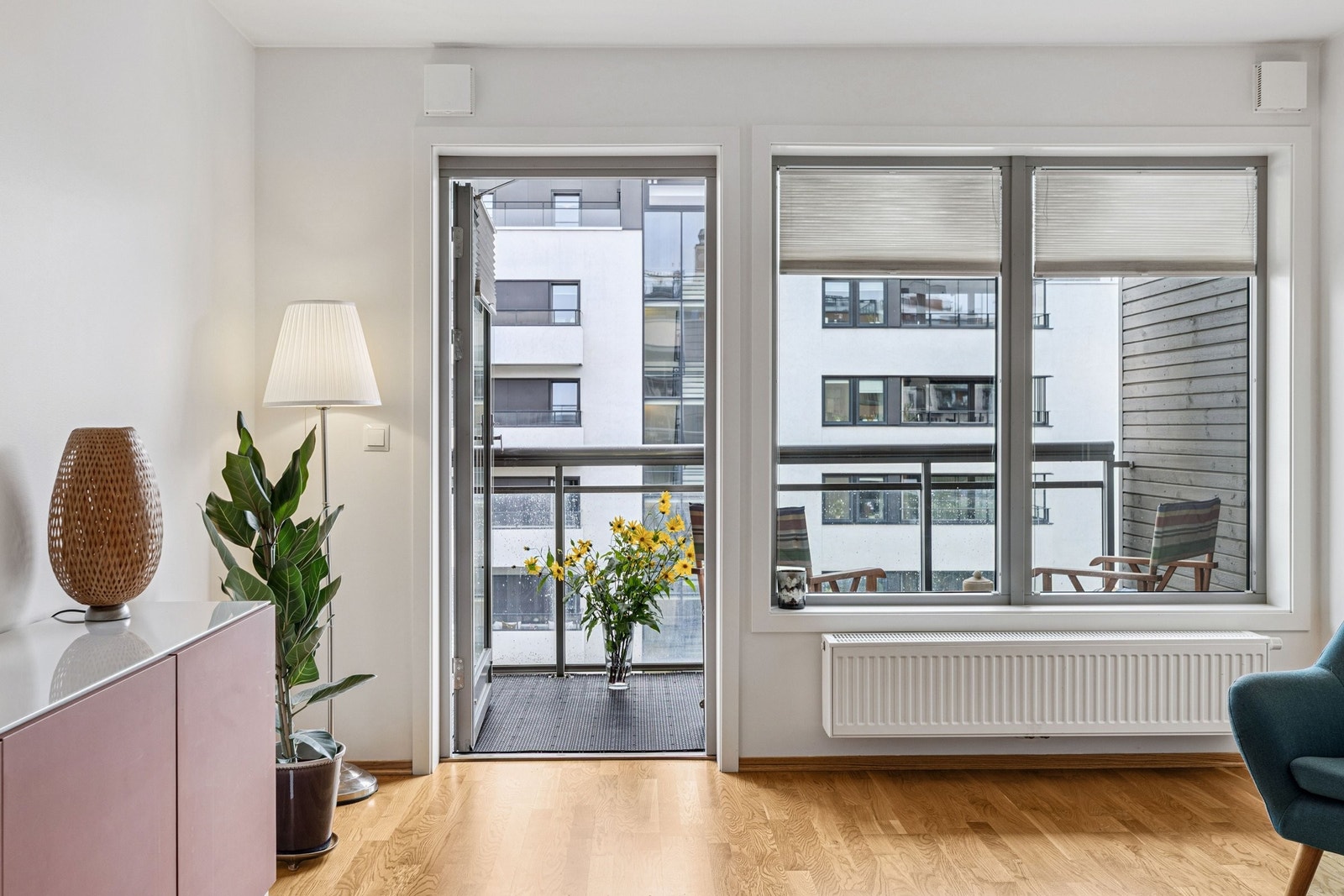 Stue med utgang til veranda. Galleribilde