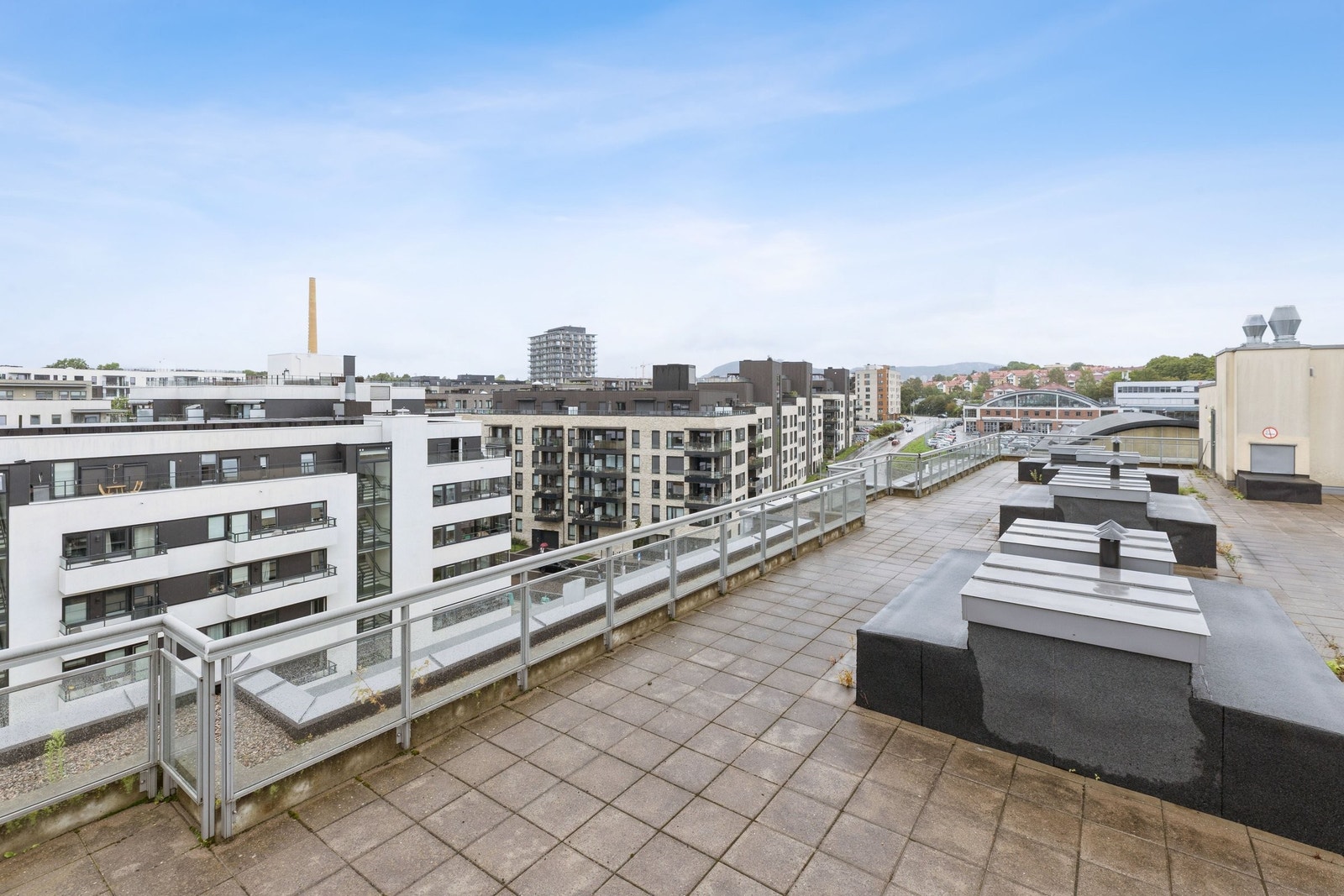 Felles takterrasse med nydelig utsikt. Galleribilde