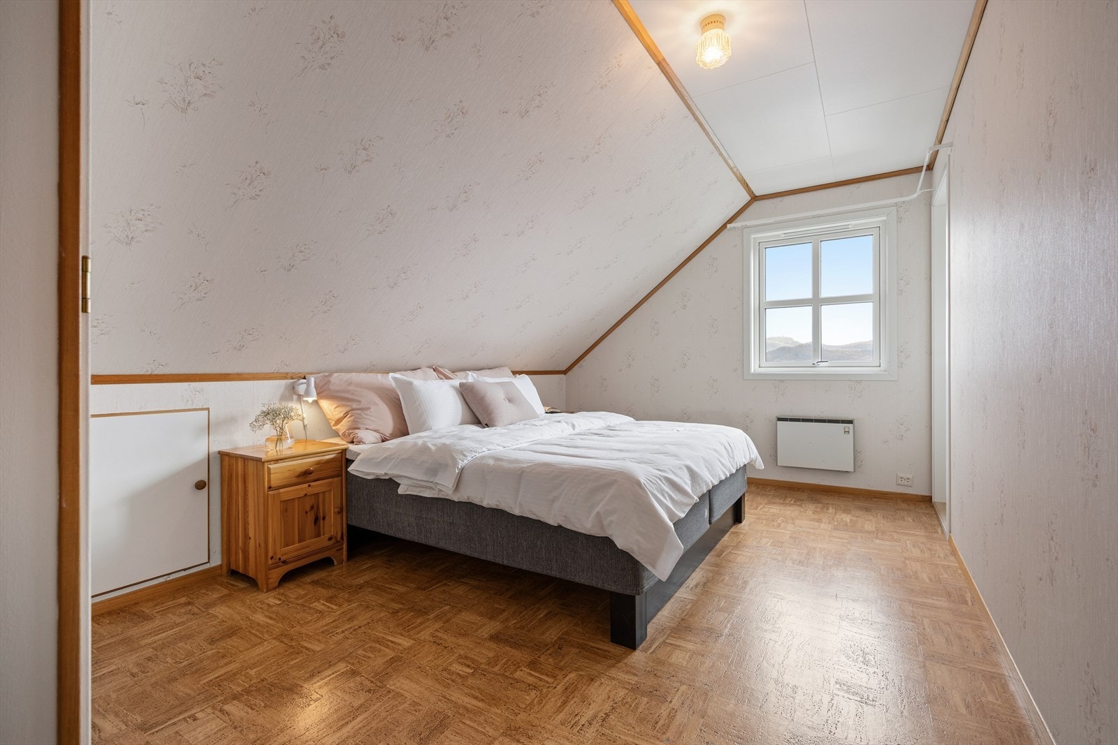 Dette soverommet har utgang til en balkong på 3 m². Galleribilde