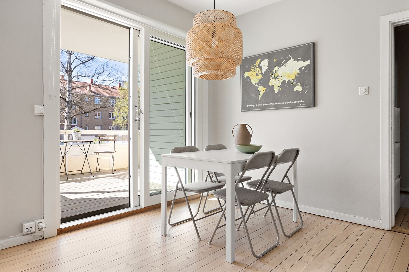 Stor fin skyvedør med adkomst til balkong Galleribilde