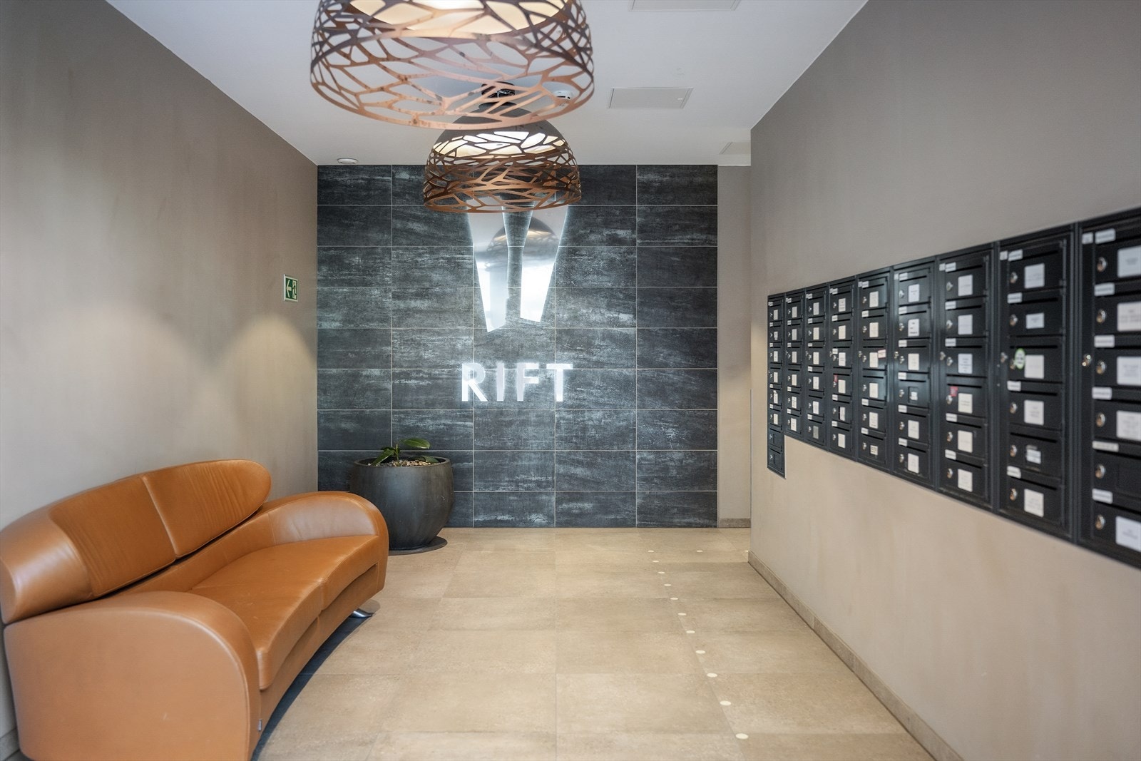 Rift Colosseum, ligger i hjertet av Majorstuen og betraktes av mange som en av bydelens mest attraktive sameier grunnet sin sentrale, men likevel tilbaketrukne beliggenhet, samt moderne fasiliteter i bygget og alt av servicefasiliteter i nærområdet. Galleribilde