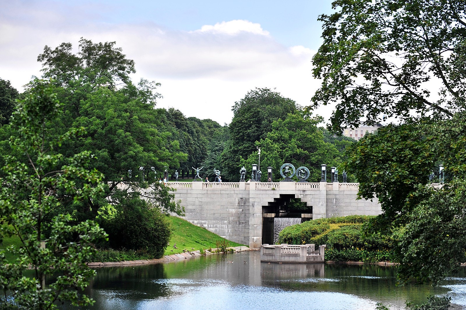 Frognerparken ligger rett over veien og byr på flotte tur- og rekreasjonsmuligheter. Galleribilde