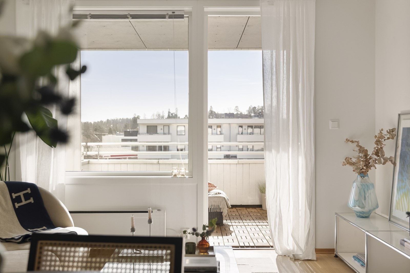 Fra stuen er det utgang til en herlig balkong. Galleribilde