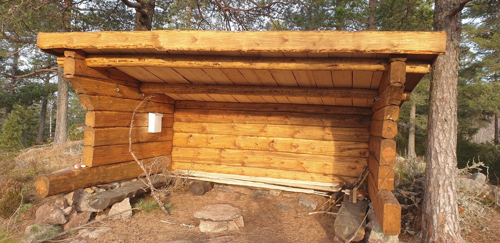 Foreningen har en nyere etablert gapahuk på Triggerpunket som er en skogstur på ca 1,2 km i østlig retning Galleribilde