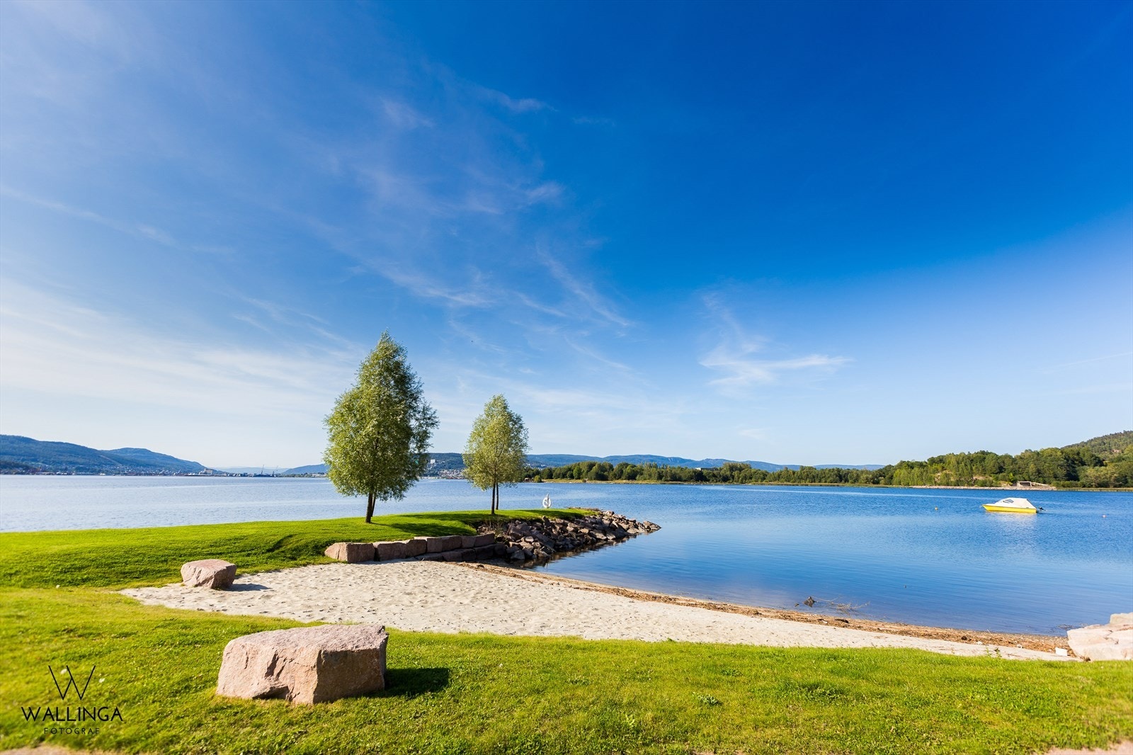 Om man er glad i fjord og rekreasjonstilbud er det flere gode muligheter langs fjorden, herunder bademuligheter på Engersand Galleribilde