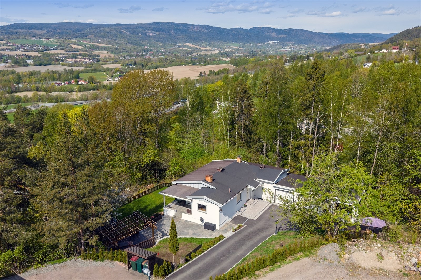 Velkommen til Skogsnaret 9! Foto: Eiendomsfoto AS Galleribilde