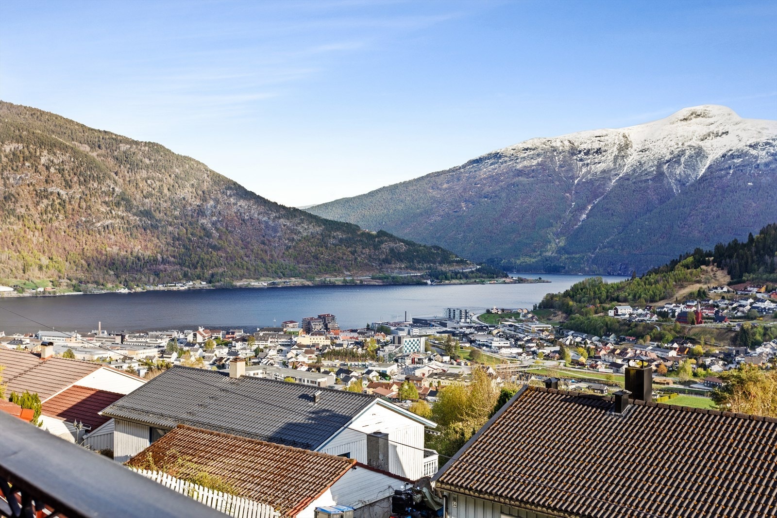 Regionen byr også på rike naturopplevingar med kort avstand til fjell og fjord der ein har høve til utfart heile året. Galleribilde