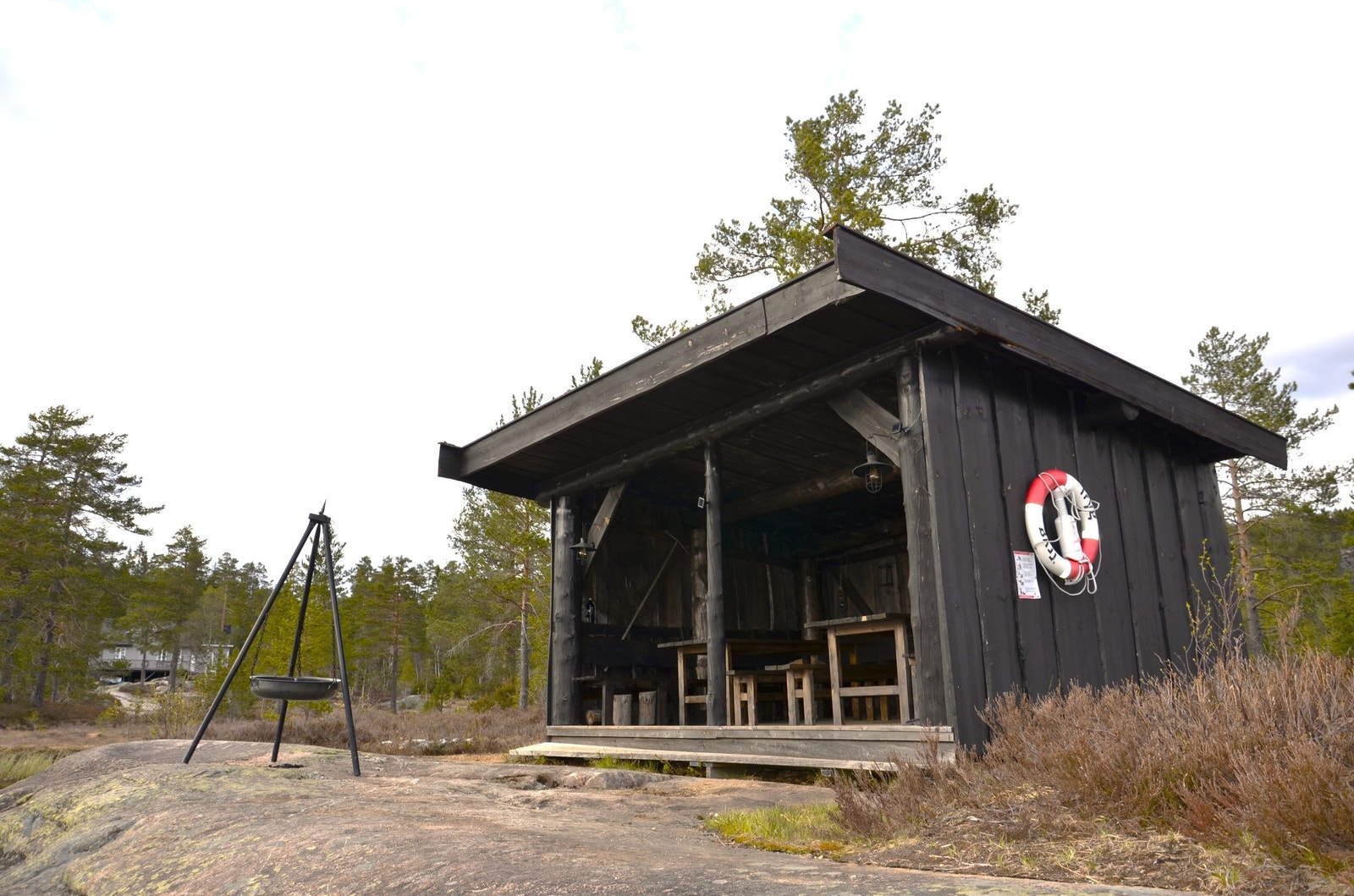 Gapahuken ved Øvre Fugletjønn, ca. 500 meter fra hytta Galleribilde