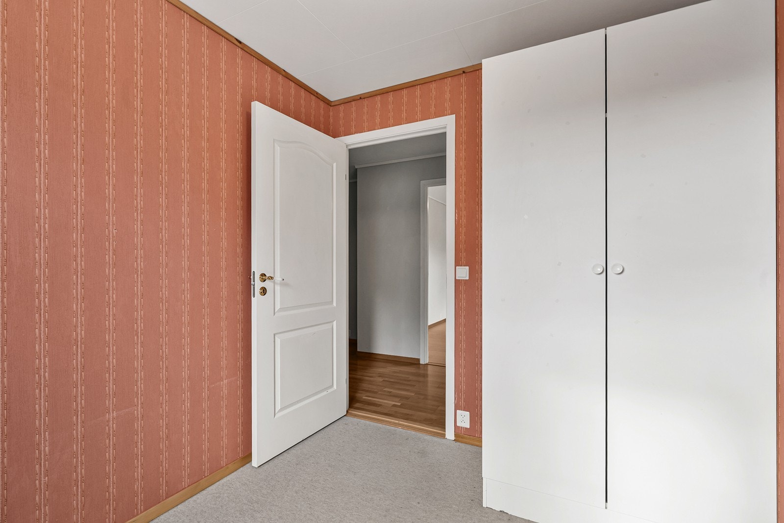 Rommet har garderobeskap. Galleribilde