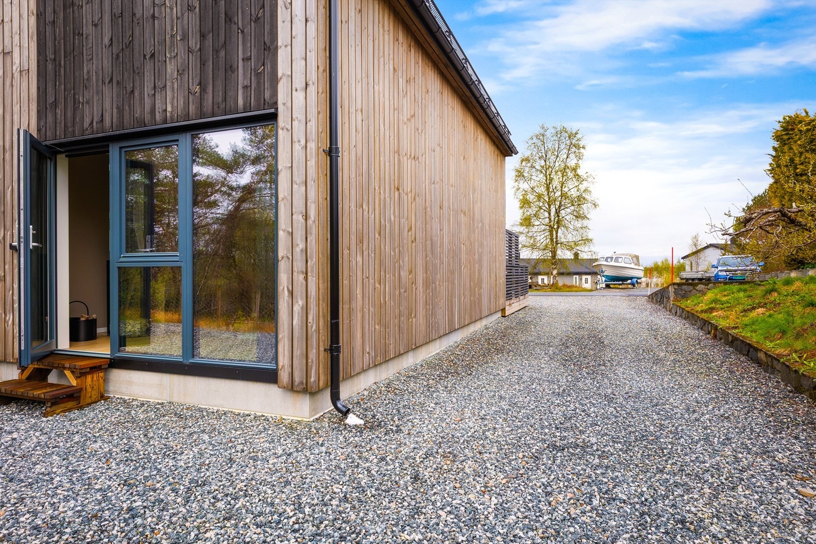 Romslig uteområde. Galleribilde
