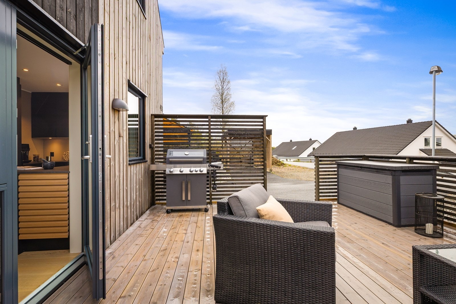 Stor vestvendt terrasse. Galleribilde