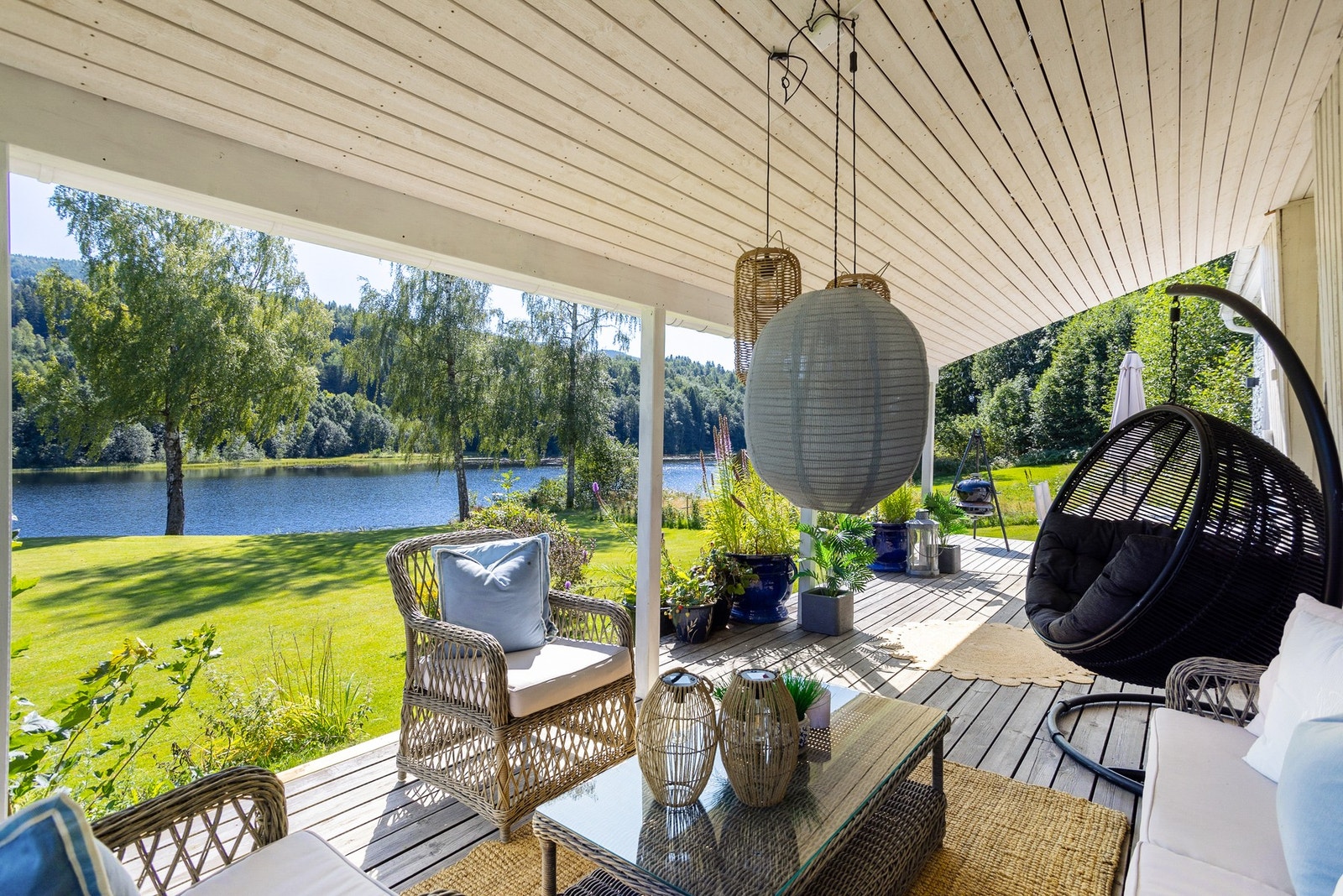 Nyt utsikten fra en overbygget terrasse Galleribilde