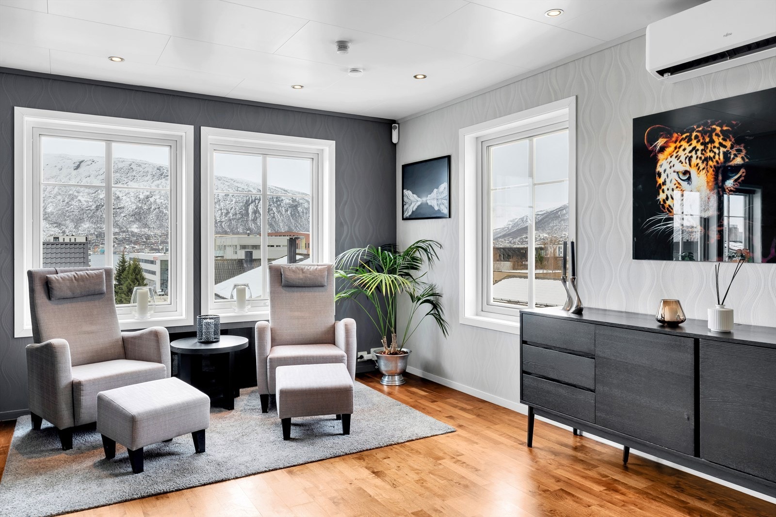God plass til sittegruppe og annet ønsket møblement. Galleribilde